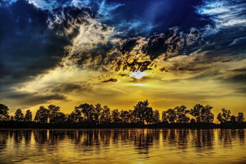 sunset lake mirroring