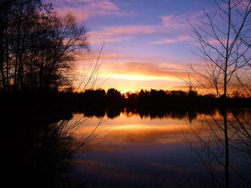 sunset lake mirroring