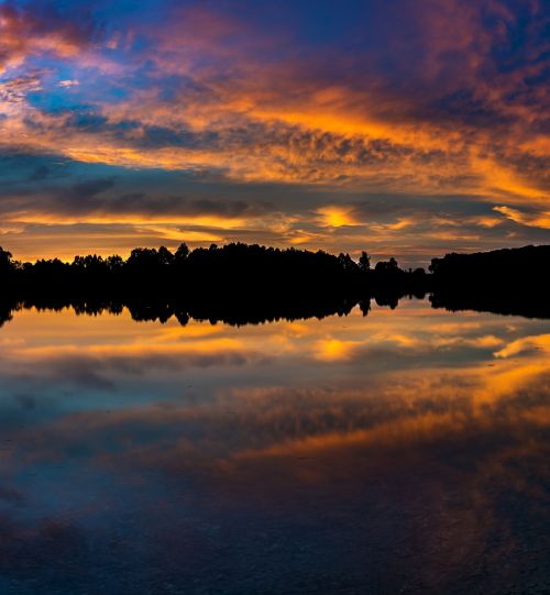 sunset lake mirroring