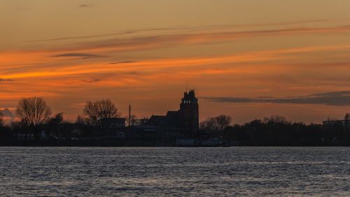 sunset elbe hamburg