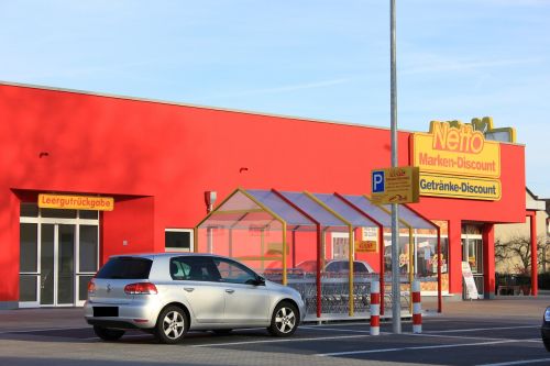 supermarket discounter shopping