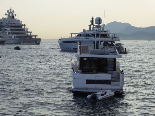 superyachts megayachts luxury yachts