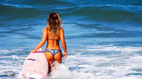 surf woman mar