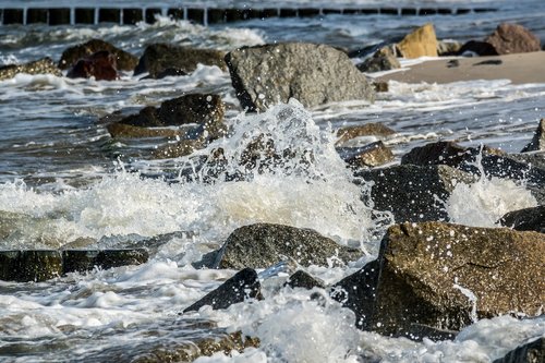 surf  wave  spray