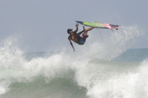 surfer surf action