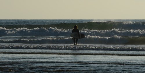 surfer  lone  sea