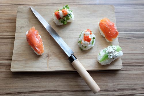 sushi eat fish