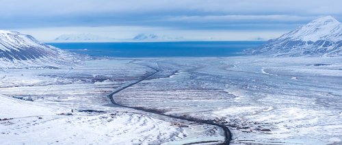 svalbard  longyearbyen  snow