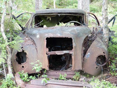 car cemetery smaland nature