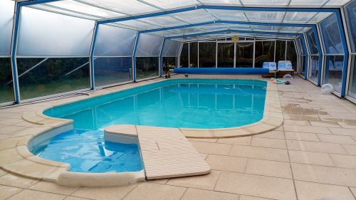 swimming pool shelter water