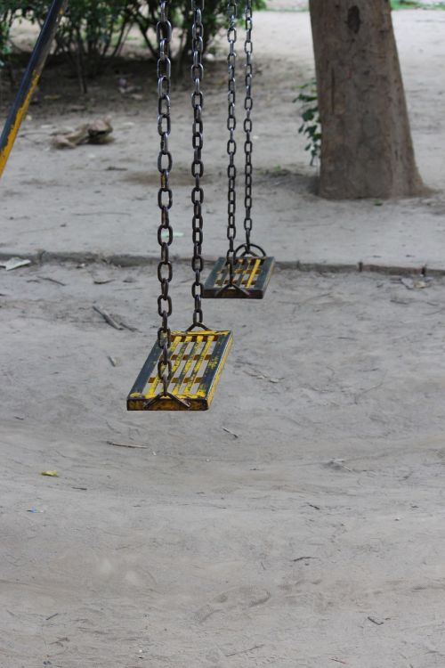 swing empty park