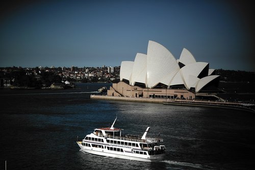 sydney  opera house  pleasure boat