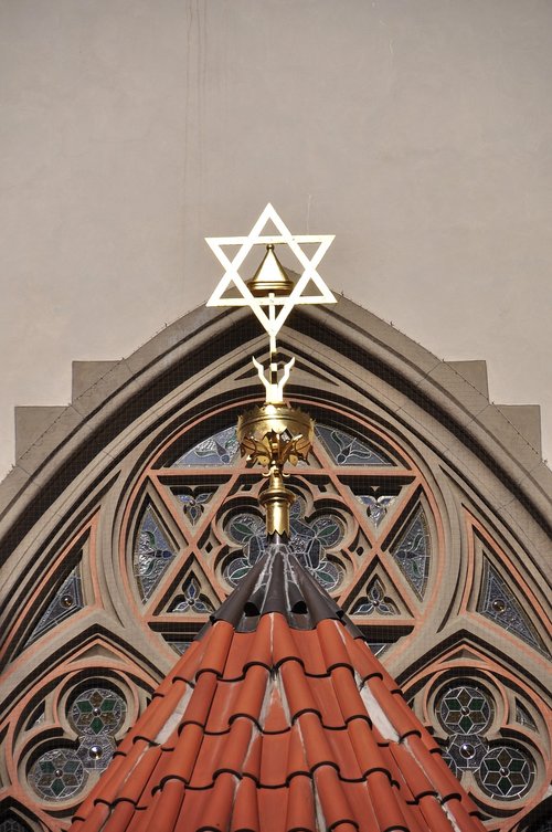 synagogue  prague  jewish star