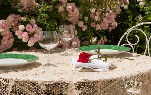 table summer roses