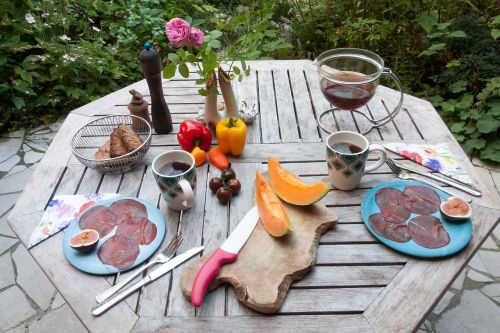 table breakfast garden