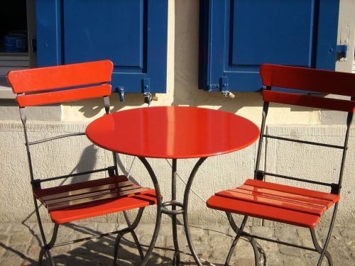 table chairs red