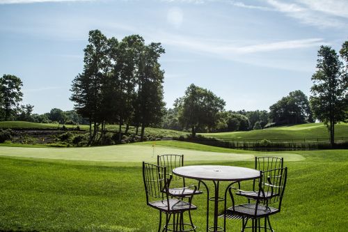 table eat golf course