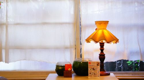 tables window lamp