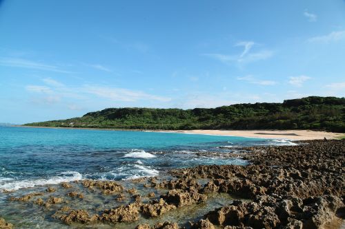 taiwan coastline blue sky and white clouds