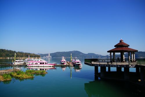 taiwan sun moon lake landscape