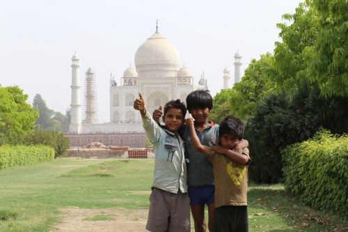 taj mahal indians children