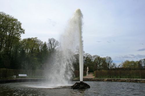 Tall Fountain At Peterhof
