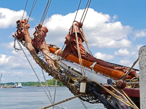 tall ship rigging bowsprit