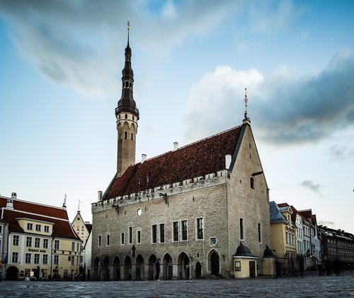 tallinn  town hall  square