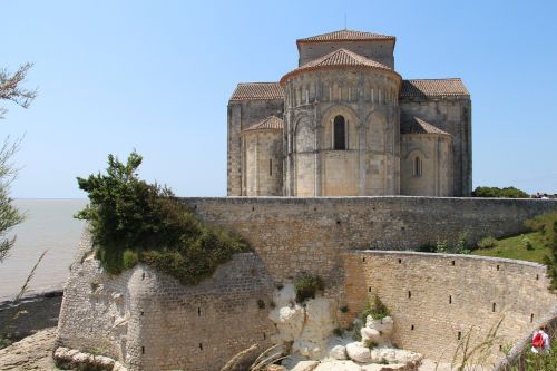 talmont gironde estuary church