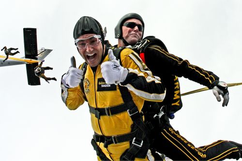 tandem skydivers skydivers teamwork