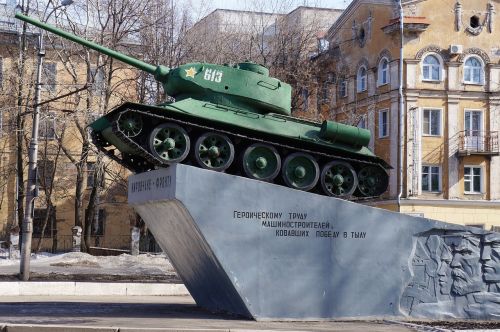 tank war monument