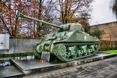 tank monument weapon