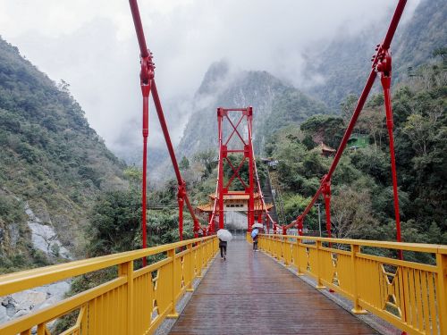 taroko mother bridge rain