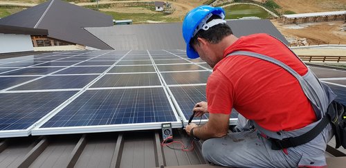 technician  solar panel  renewable