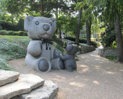 teddy bears sculptures park