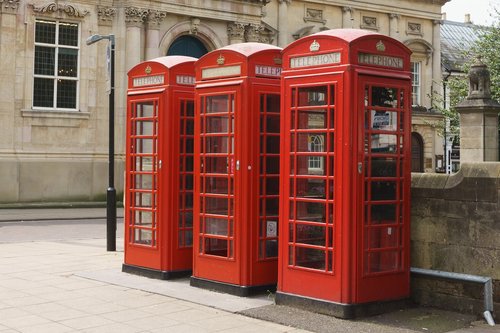 telephone boxes  red  british