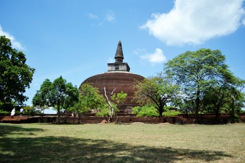 temple polonnaruwa ancient ruins