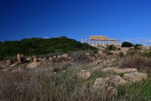 temple greek ruin