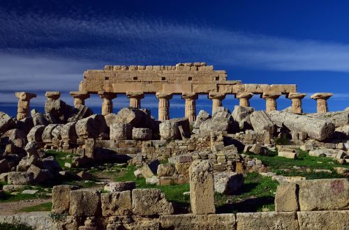 temple greek ruin
