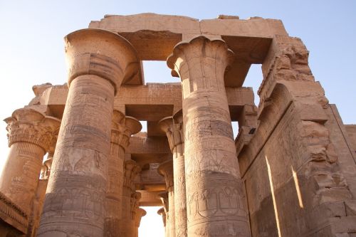 temple egyptian pillars