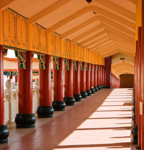 temple buddhism columns