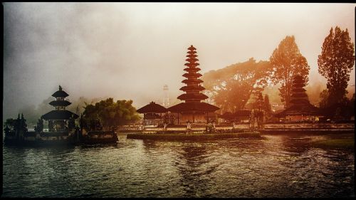 temple bali lake