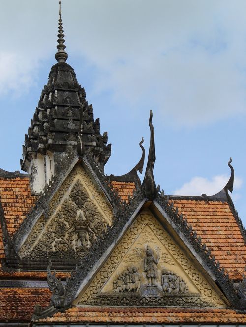 temple roof ornament vietnam