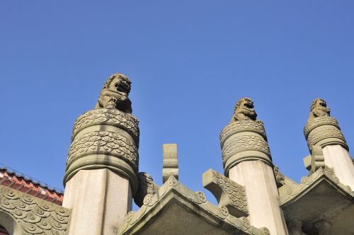 temple pillar stone carving