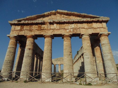 temple magna grecia columns