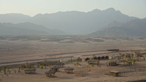 tents mountains desert