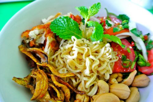 thai food salad instant noodle