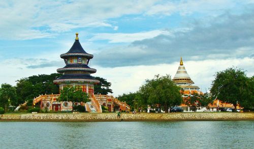 thai temple kwai river thailand