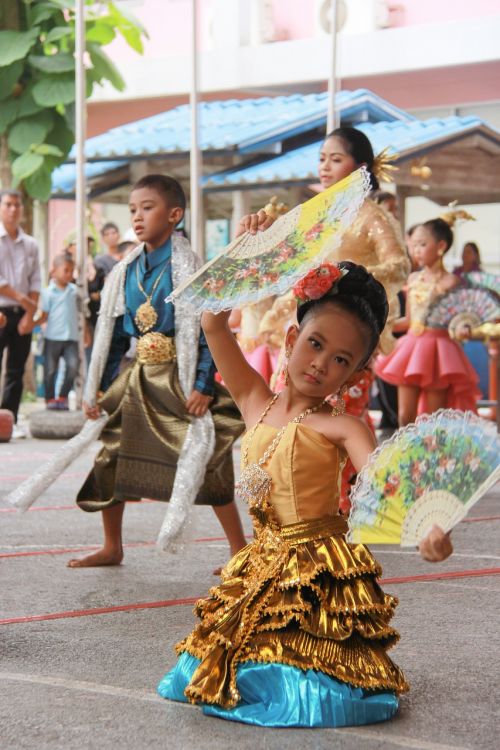thailand dance pupils