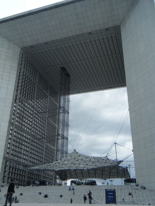 the arc de triomphe district modern